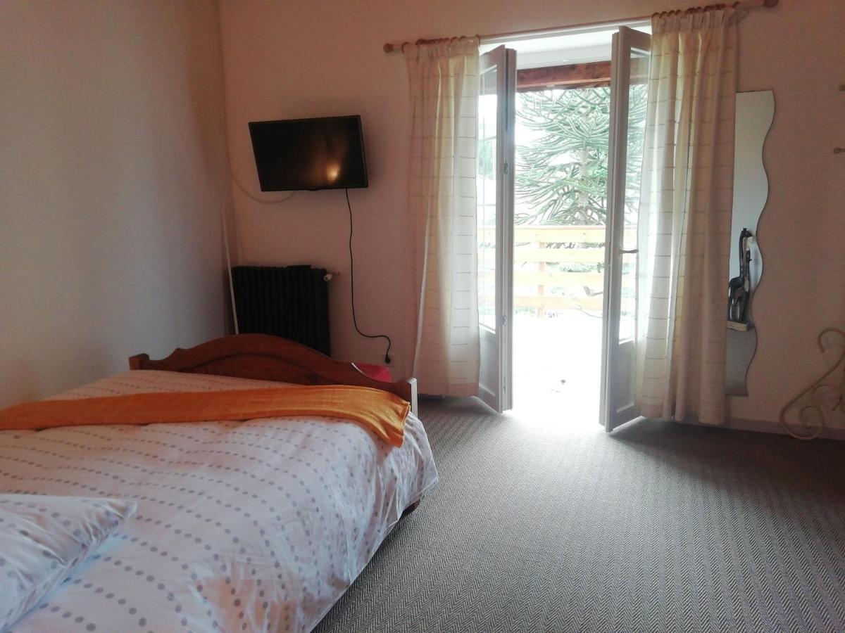 Chez Sophie Et Gilles Bed & Breakfast Monistrol-sur-Loire Bagian luar foto